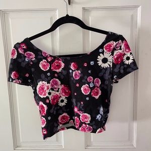 Small Cropped Flower Divided Tee